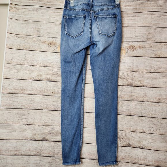 Rewash Women's Jeans Size 3/26 Mid Rise Distressed Medium Wash Jeans - Picture 6 of 11